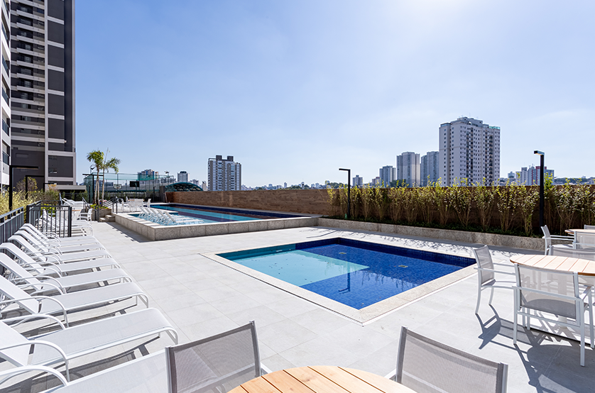 Piscina adulto com raia de 25m e deck molhado, piscina infantil e solarium  (Foto do local)