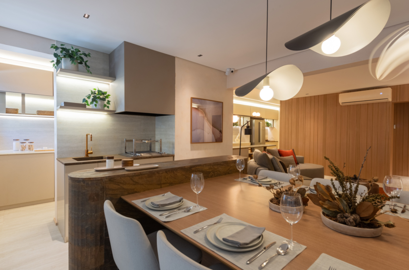 Terraço com churrasqueira a carvão do apartamento de 134 m² (Foto do decorado)