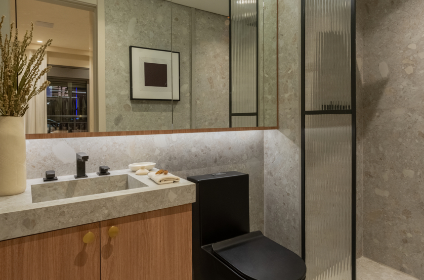 Banheiro da suíte principal -  83m² (Foto do decorado)