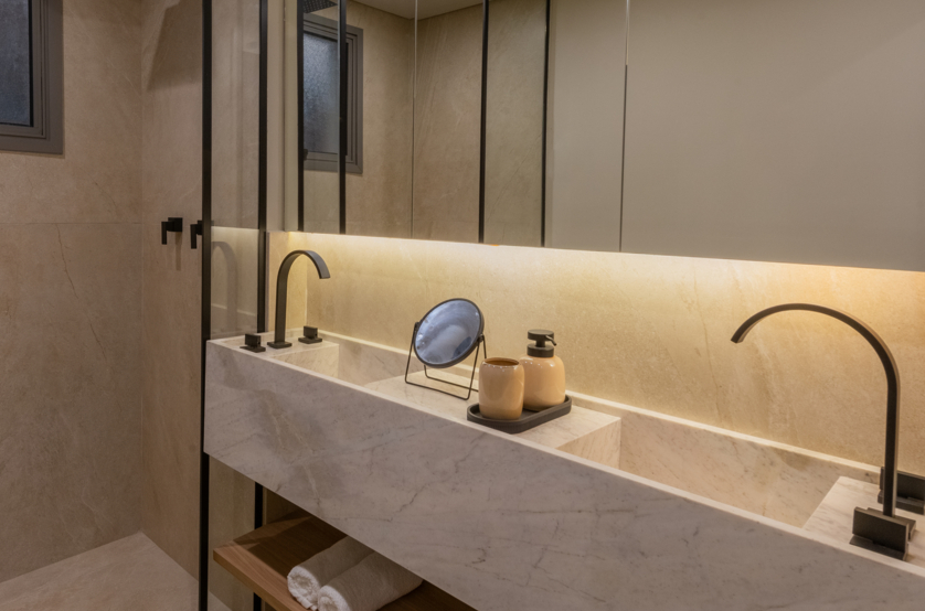 Banheiro suíte principal - apto 121m² (Foto do decorado)