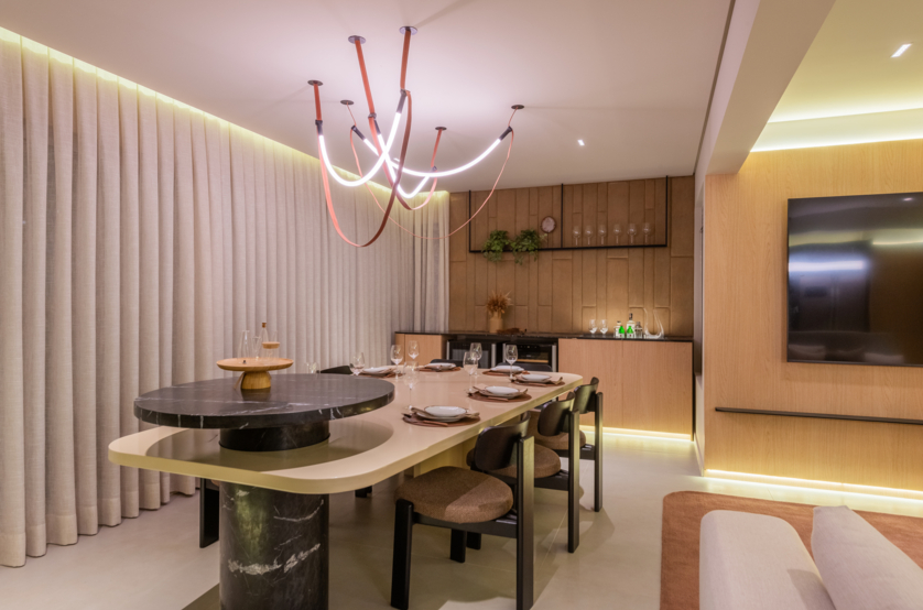 Terraço com churrasqueira a carvão - apto de 120m² (Foto do decorado)