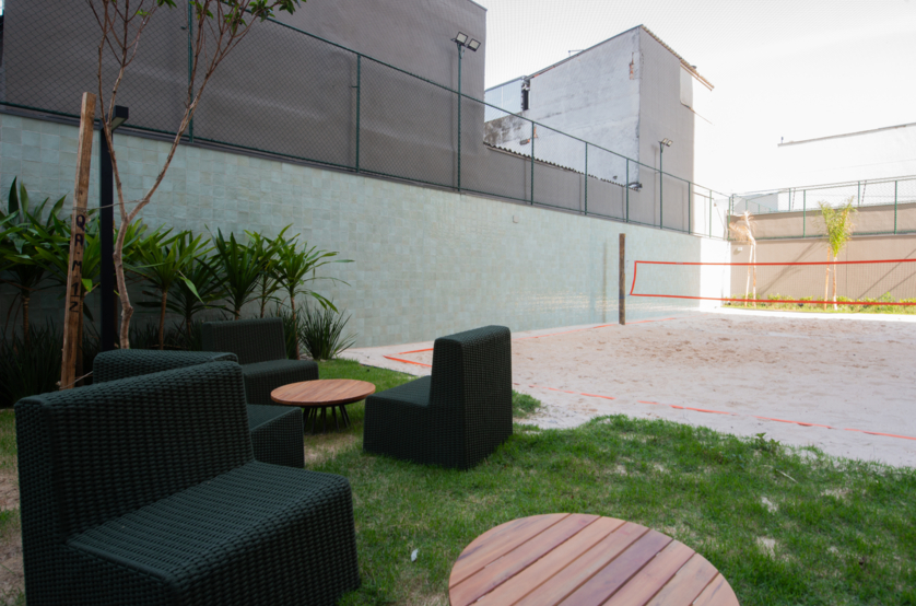 Quadra de beach tennis com ducha (Foto do local)